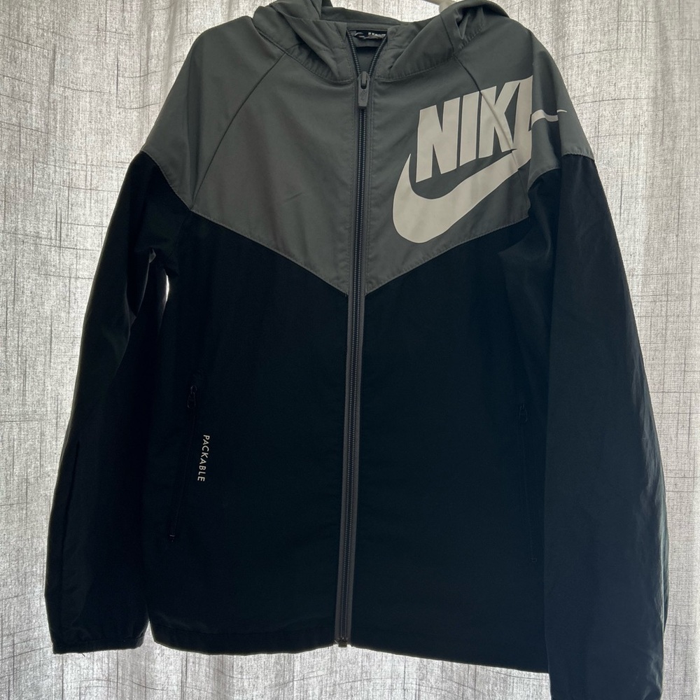 Nike Sportswear Windrunner youth jacket in black and gray colorblocking (S)